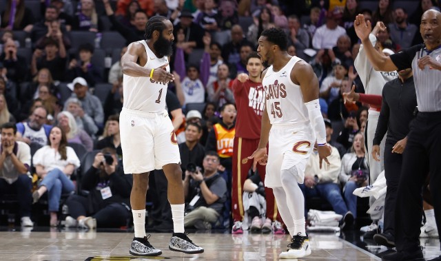 九游入口-米切尔：哈登提升队友的能力让我解脱 我可以蹲底角&amp;让他掌控比赛