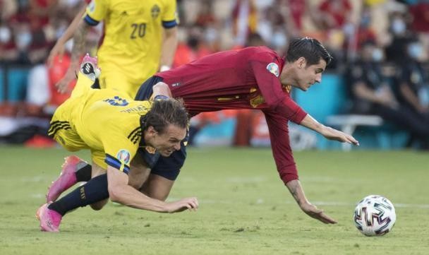 西班牙队果然如期待的失望，恩里克换人如儿戏